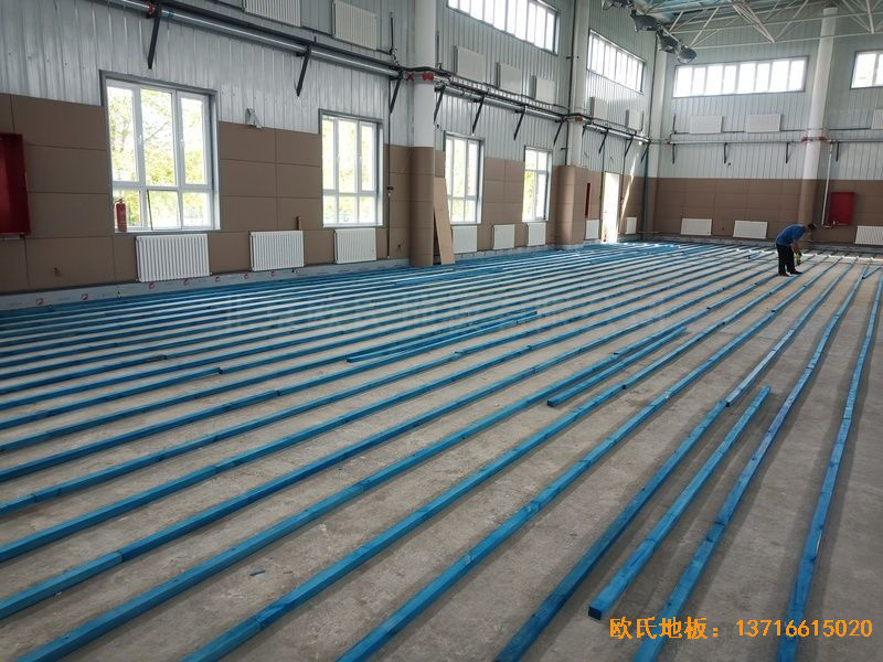 新疆克拉瑪依市獨山子虹園小區(qū)體育館運動木地板安裝案例