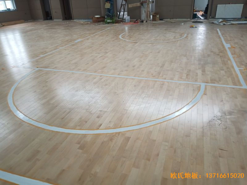 新疆克拉瑪依市獨山子虹園小區(qū)體育館運動木地板安裝案例