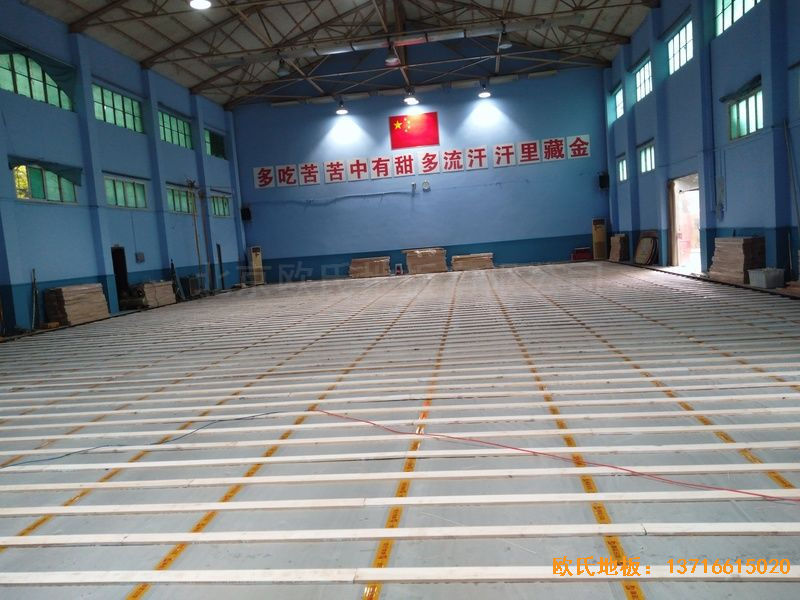 湖北武漢新華路體育場(chǎng)羽毛球館運(yùn)動(dòng)木地板安裝案例
