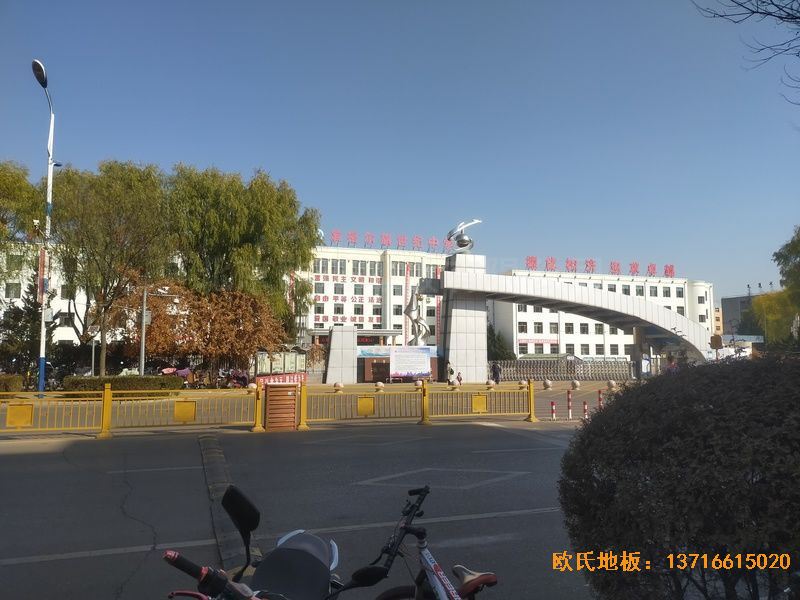 鄂爾多斯準(zhǔn)格爾旗世紀中學(xué)體育地板施工案例