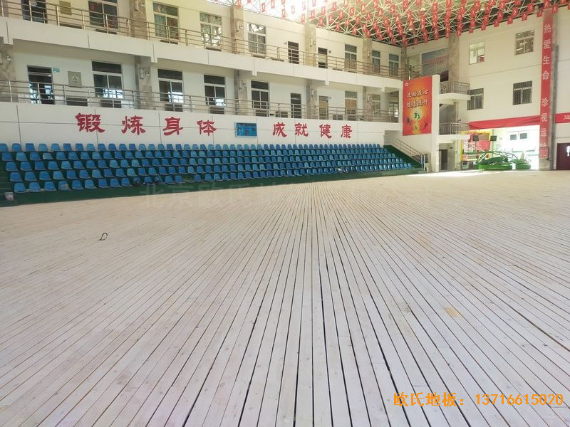 鄂爾多斯準(zhǔn)格爾旗世紀中學(xué)體育地板施工案例