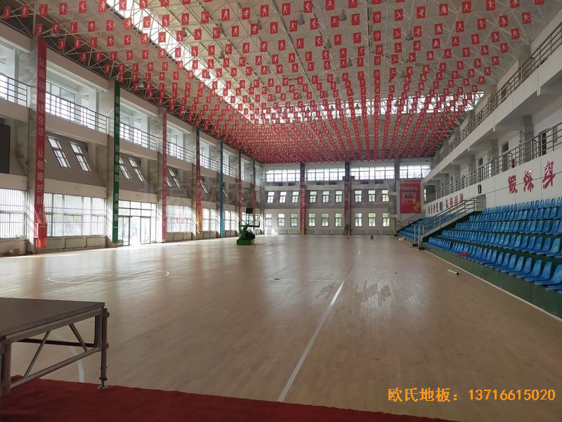 鄂爾多斯準(zhǔn)格爾旗世紀中學(xué)體育地板施工案例