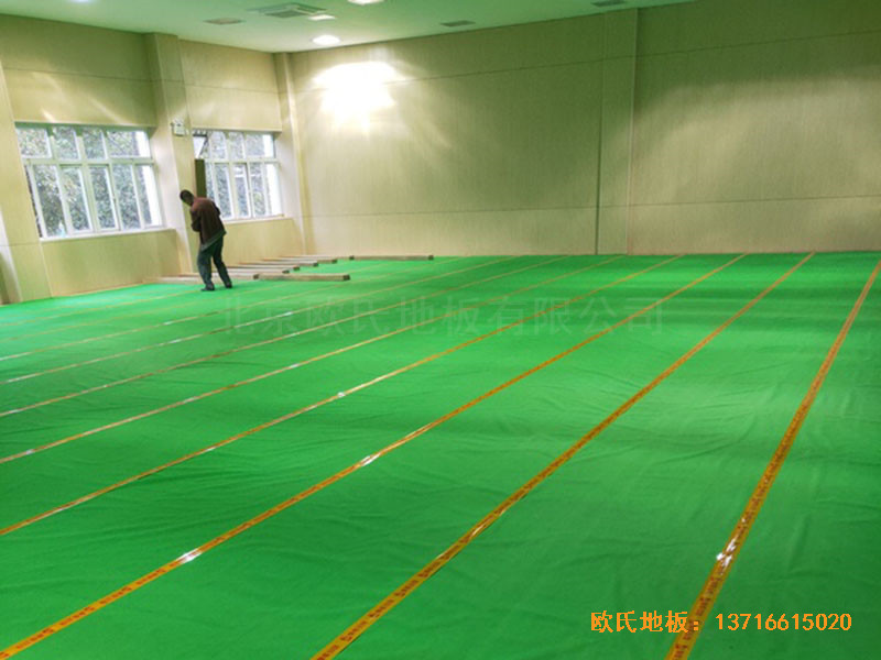 上海豐莊西路綠地小學舞臺體育地板施工案例1