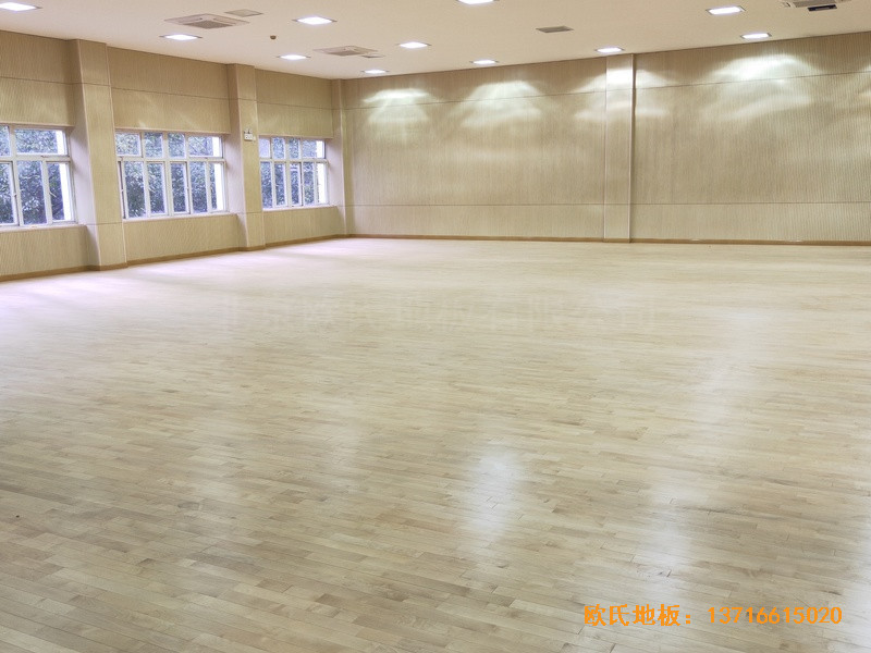 上海豐莊西路綠地小學舞臺體育地板施工案例3