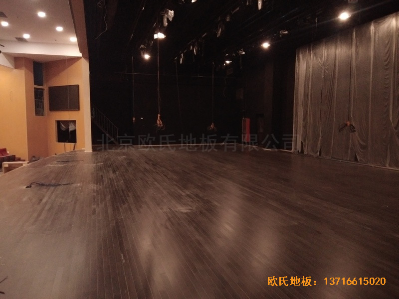 唐山師范學(xué)院舞臺運動地板鋪設(shè)案例5
