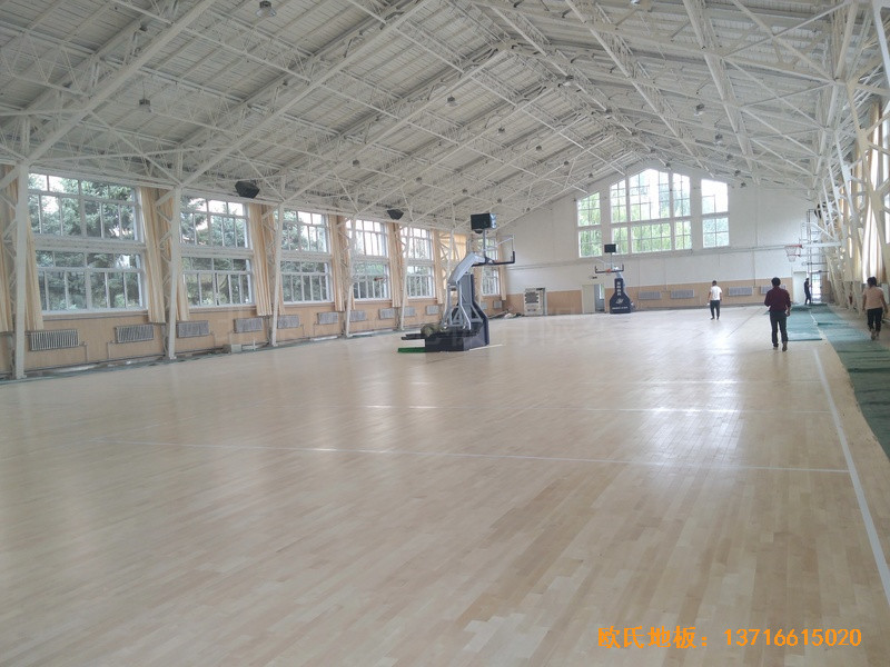 內(nèi)蒙古呼和浩特賽罕區(qū)師范大學體育學院訓練館體育地板安裝案例4
