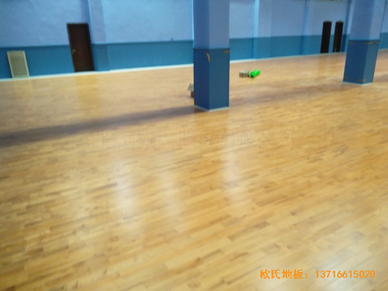 湖北武漢新華路體育場羽毛球館運(yùn)動地板鋪設(shè)案例3