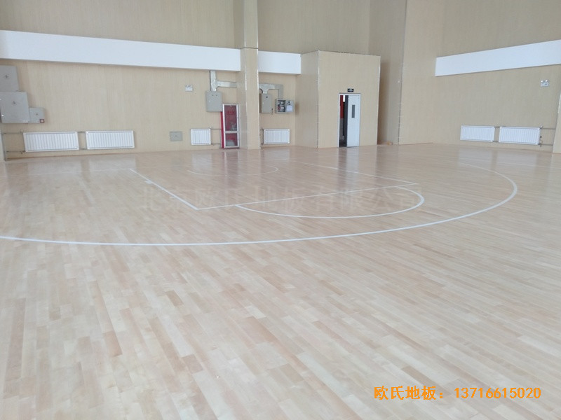 山東濟南雪山小學(xué)籃球館體育地板施工案例0