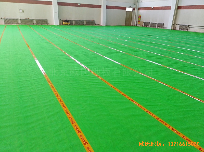 山東淄博工業(yè)職業(yè)學院籃球館體育地板鋪設案例3