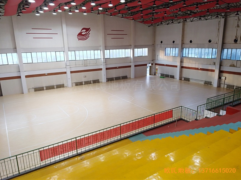 山東淄博工業(yè)職業(yè)學院籃球館體育地板鋪設案例4
