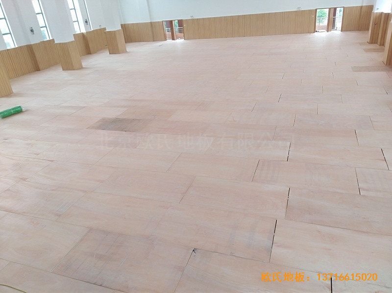 廣州南沙區(qū)珠江中學(xué)籃球館運(yùn)動(dòng)地板施工案例3