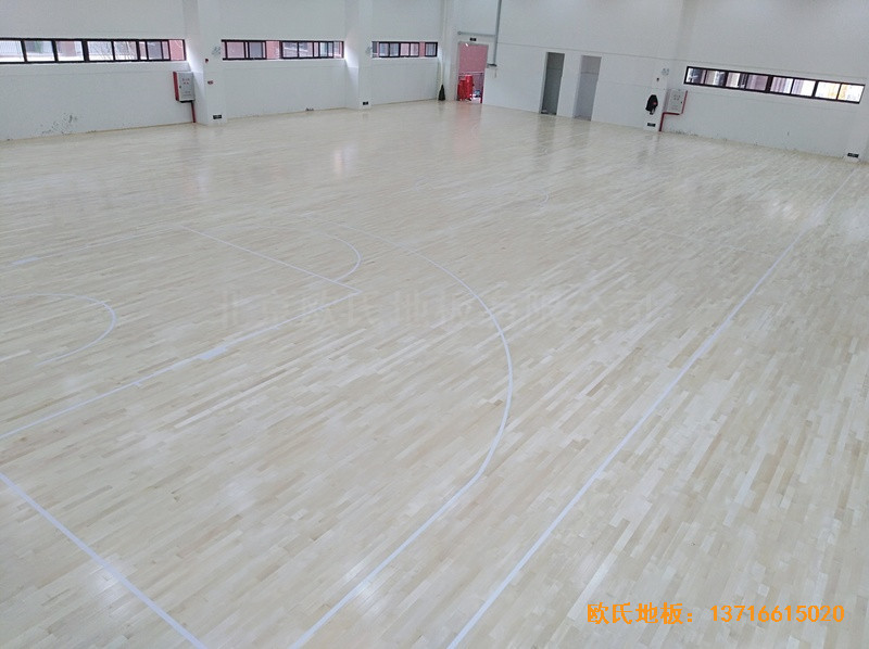 廣州金地香山湖小學(xué)籃球館體育木地板施工案例2