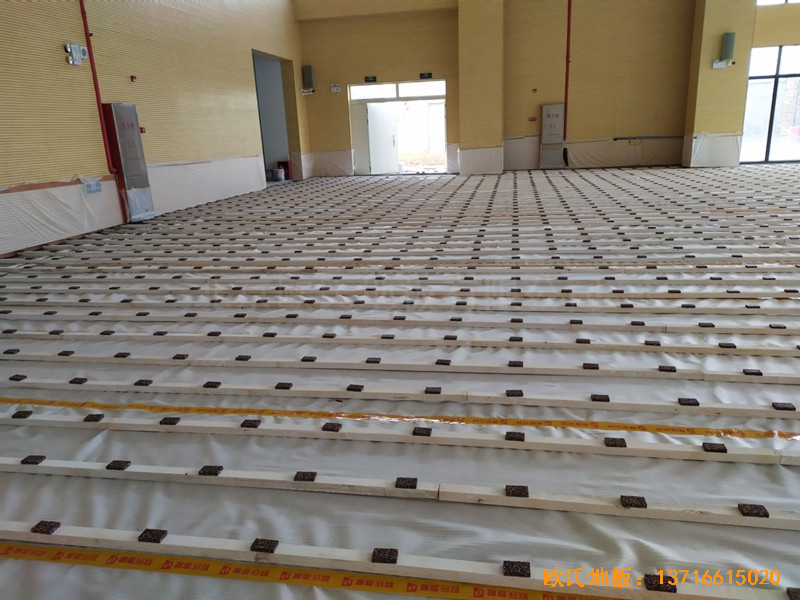廣州黃埔區(qū)萬樾山小學(xué)籃球館體育地板鋪裝案例1