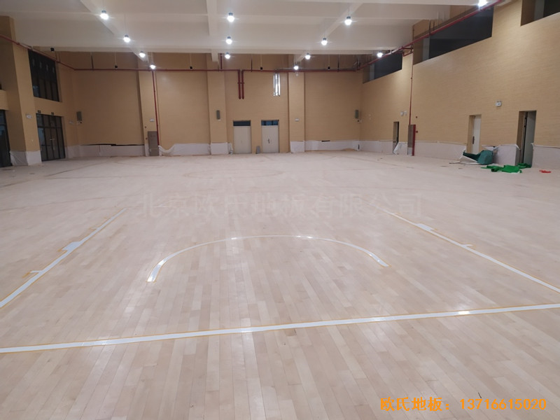 廣州黃埔區(qū)萬樾山小學(xué)籃球館體育地板鋪裝案例5