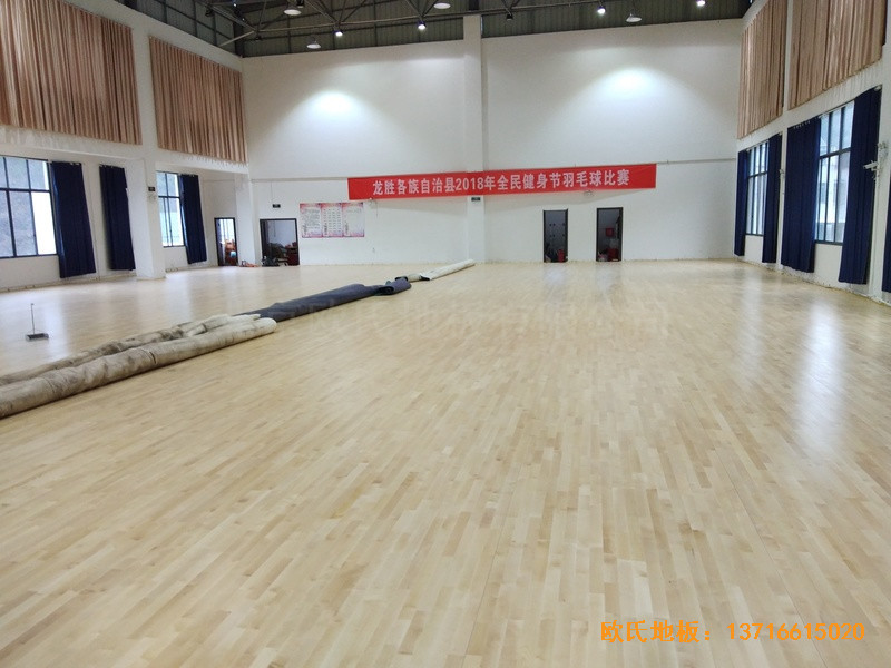 廣西龍勝縣黨校運(yùn)動(dòng)館運(yùn)動(dòng)地板施工案例0