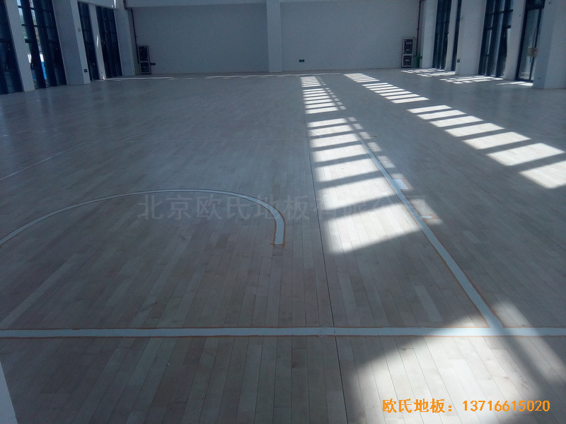 江蘇常卅市都市科技園籃球館運動木地板鋪裝案例5