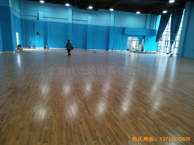 江蘇柘汪鎮(zhèn)港口大廈運(yùn)動(dòng)館運(yùn)動(dòng)木地板鋪設(shè)案例0