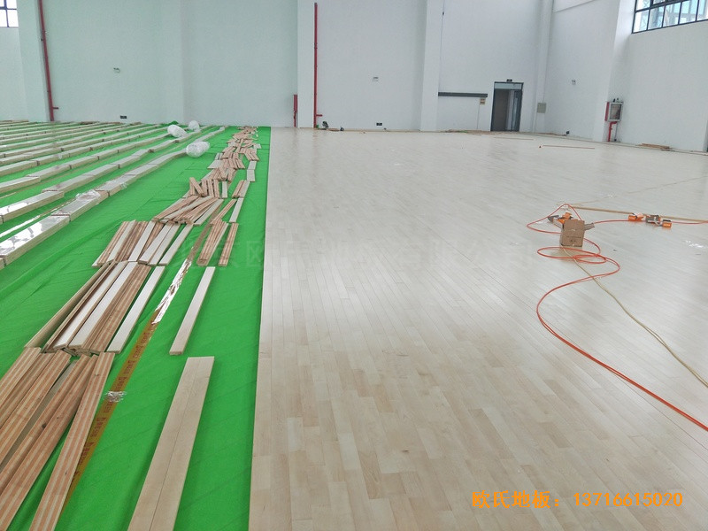 江蘇第二中學(xué)籃球館體育木地板鋪裝案例2
