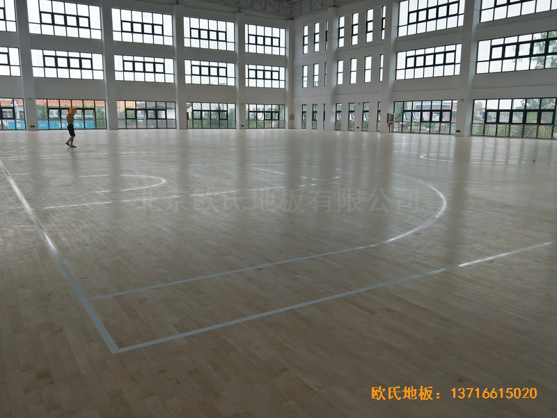 江蘇第二中學(xué)籃球館體育木地板鋪裝案例5