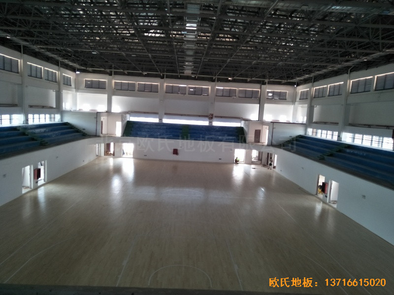 江西贛州天嬌中學(xué)運(yùn)動(dòng)館體育地板鋪裝案例5