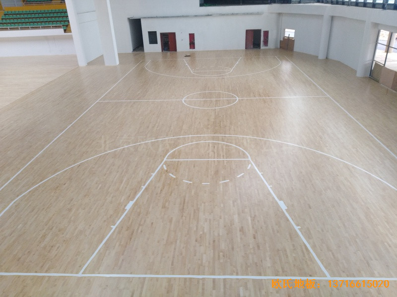 江西鄱陽縣鄱陽體育館體育木地板鋪設案例5