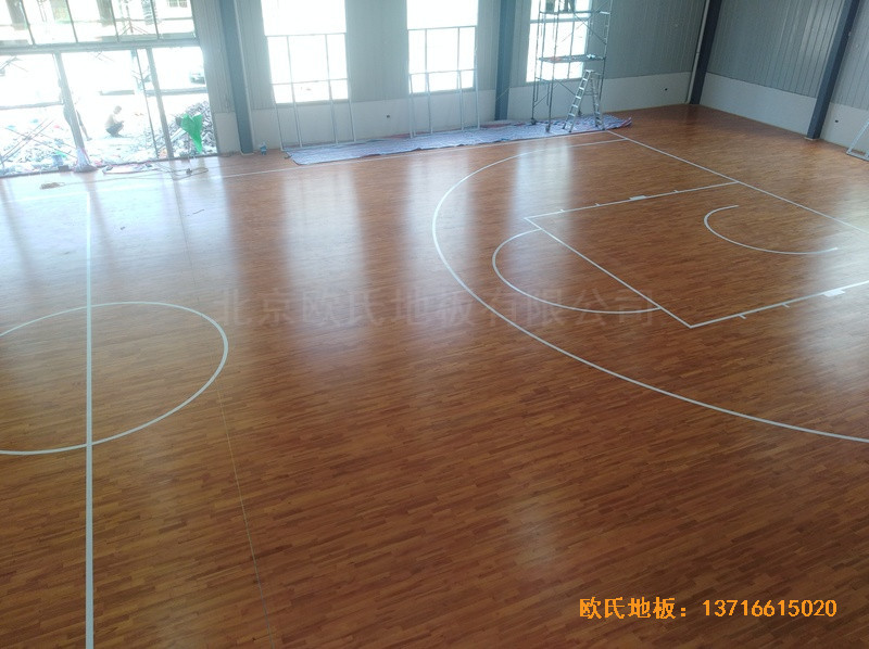 江西鷹潭中級人民法院籃球館運(yùn)動木地板鋪設(shè)案例0