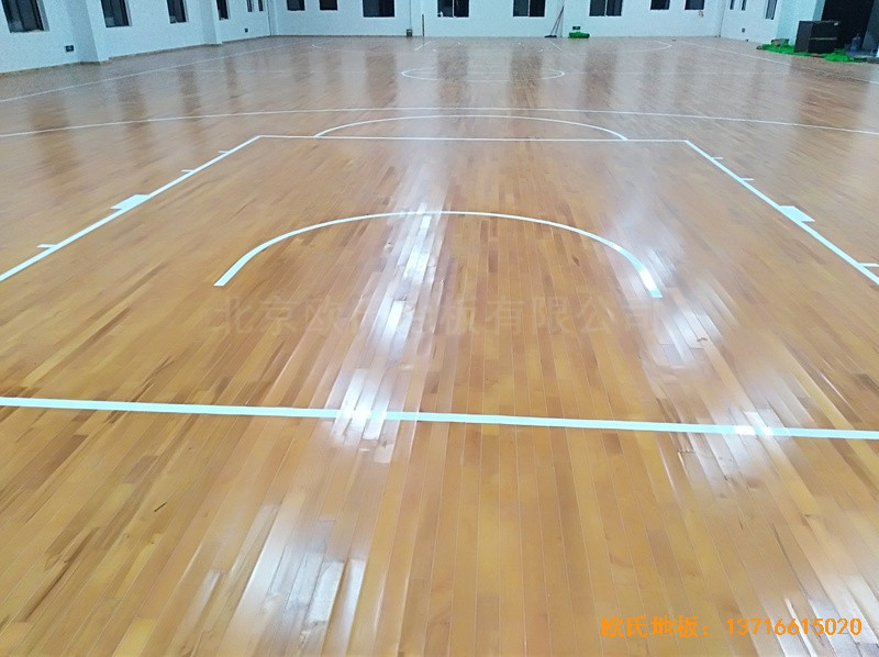 江西鷹潭余江縣工業(yè)園區(qū)籃球館體育木地板鋪設案例4