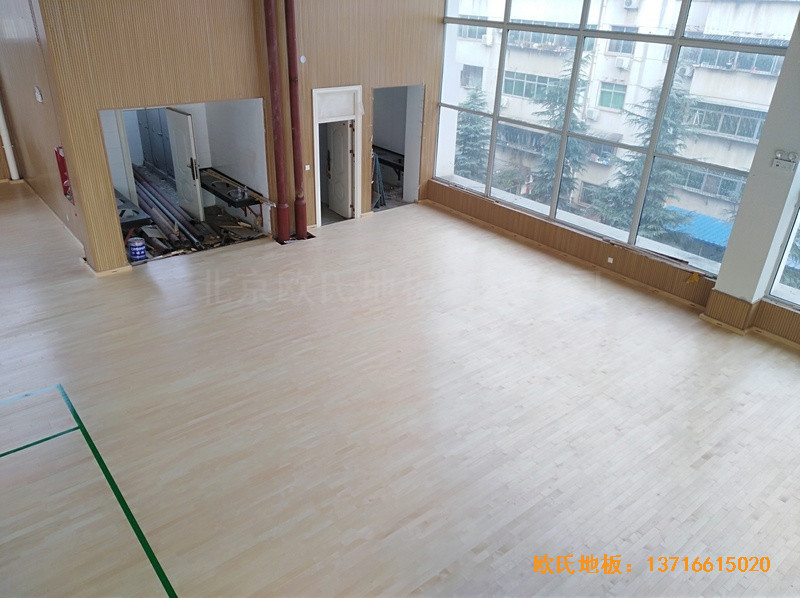 河南南陽十三中籃球館運(yùn)動(dòng)木地板鋪裝案例4