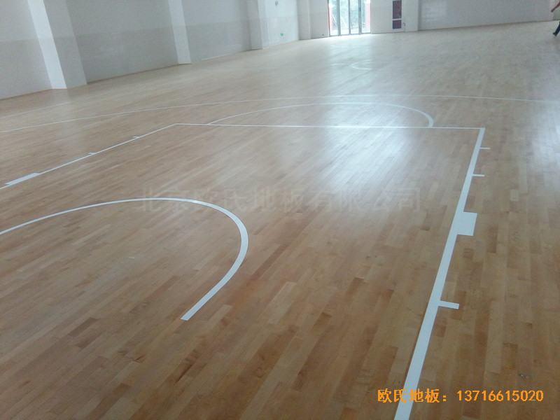 河南洛陽(yáng)伊水小學(xué)籃球館運(yùn)動(dòng)木地板施工案例5