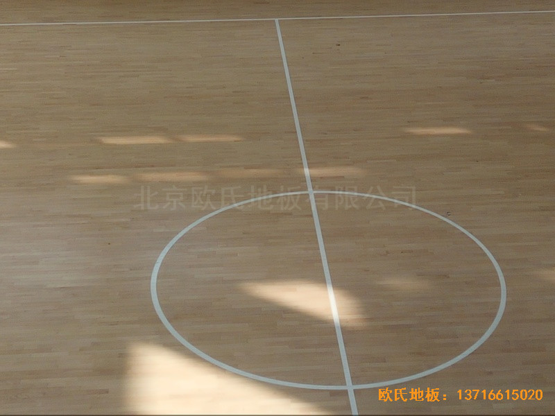 洛陽(yáng)伊水小學(xué)籃球館運(yùn)動(dòng)地板施工案例2