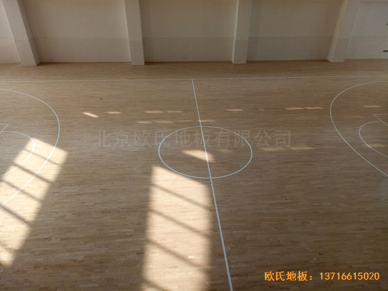 洛陽(yáng)伊水小學(xué)籃球館運(yùn)動(dòng)地板施工案例3