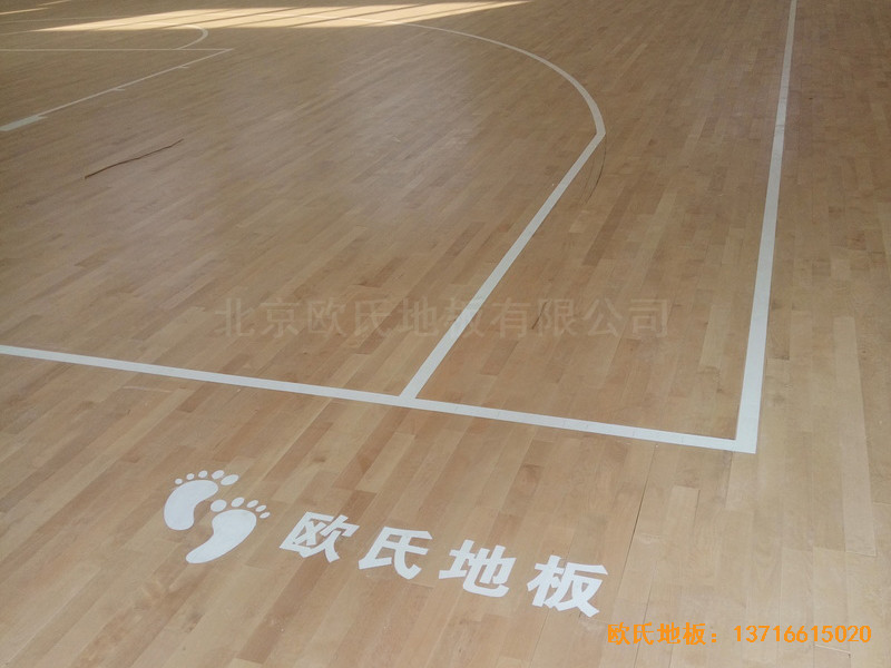 洛陽(yáng)伊水小學(xué)籃球館運(yùn)動(dòng)地板施工案例4