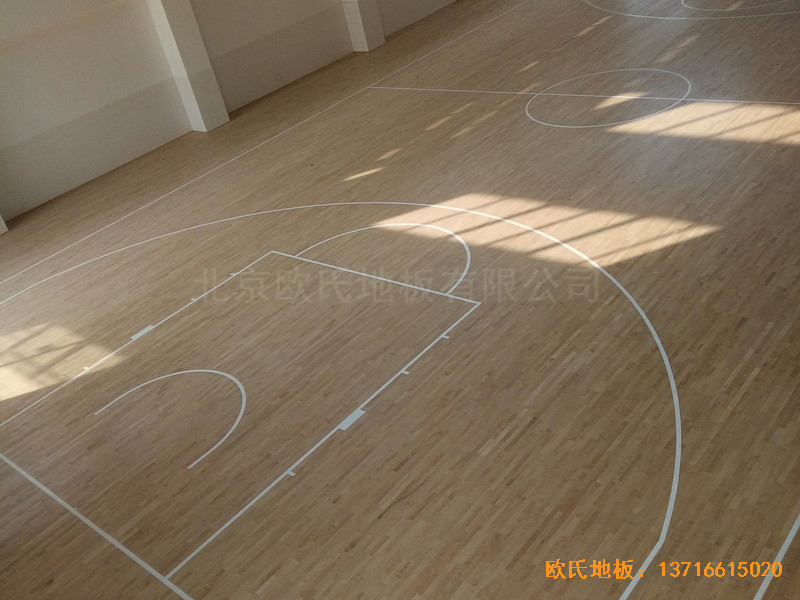 洛陽(yáng)伊水小學(xué)籃球館運(yùn)動(dòng)地板施工案例5