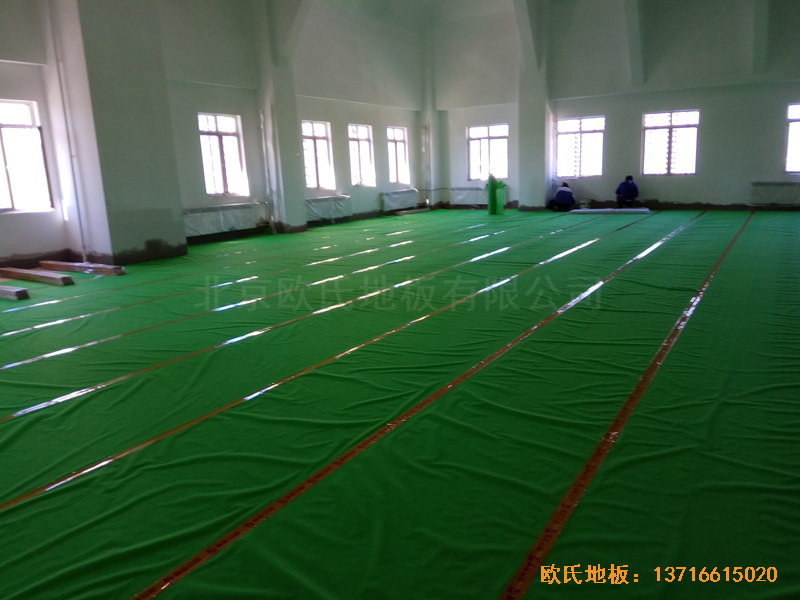 濟南中區(qū)十三中學(xué)籃球館運動地板鋪裝案例2