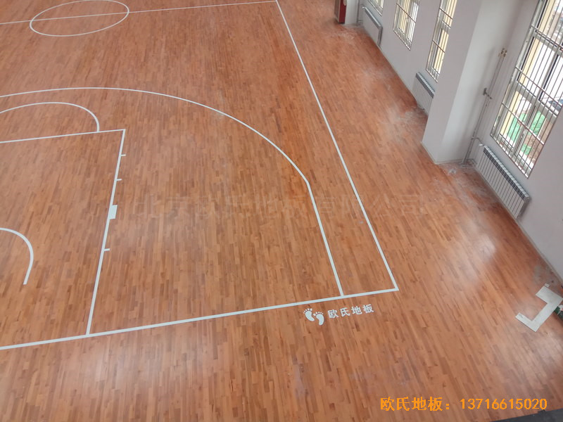 濟南中區(qū)十三中學(xué)籃球館運動地板鋪裝案例4