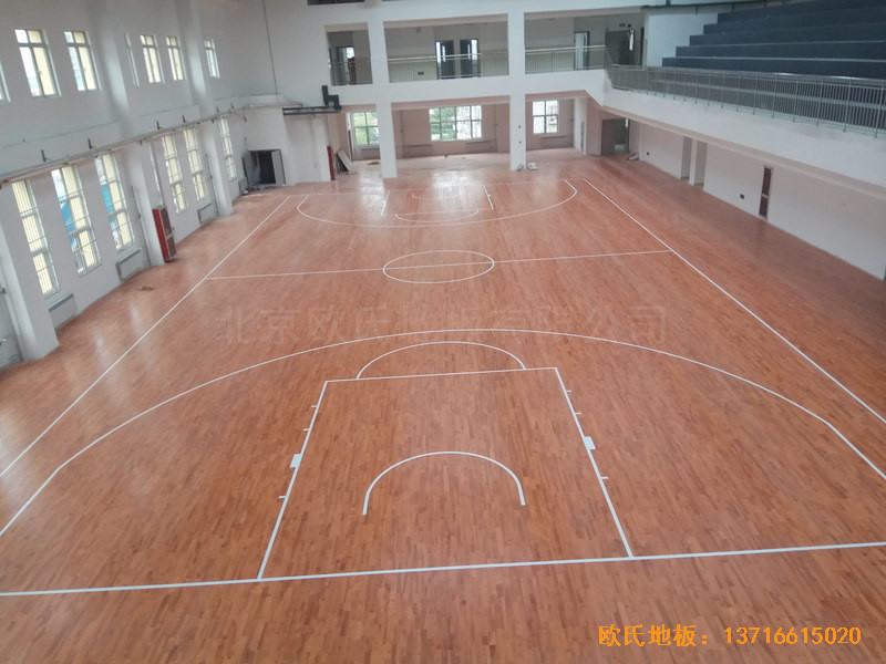 濟南中區(qū)十三中學(xué)籃球館運動地板鋪裝案例5
