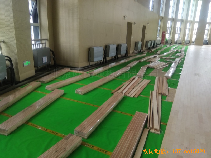濟南歷城二中新校區(qū)籃球館體育木地板鋪設(shè)案例3