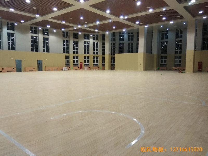 濟南歷城二中新校區(qū)籃球館體育木地板鋪設(shè)案例4