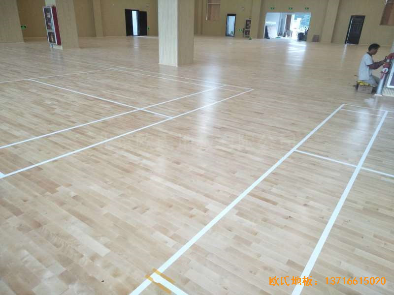 九江德安縣第三小學(xué)運(yùn)動(dòng)館運(yùn)動(dòng)木地板鋪裝案例3