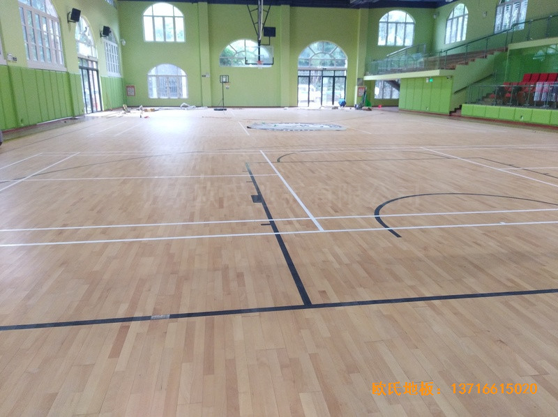 深圳普林斯頓小學(xué)籃球館運(yùn)動(dòng)木地板施工案例0