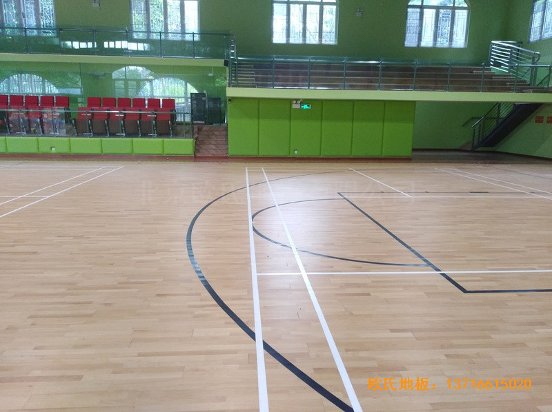 深圳普林斯頓小學(xué)籃球館運(yùn)動(dòng)木地板施工案例5