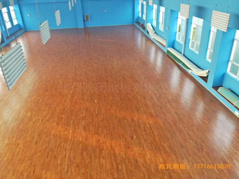 云南公安局小區(qū)羽毛球館體育木地板鋪設(shè)案例3