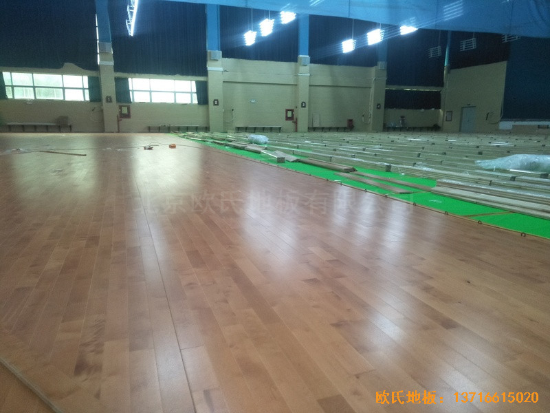 深圳羅湖區(qū)翠園中學(xué)運(yùn)動(dòng)館運(yùn)動(dòng)地板鋪設(shè)案例4
