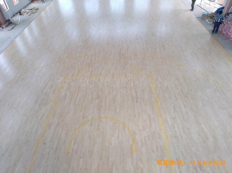 湖北黃岡蘄春收費(fèi)站籃球館運(yùn)動(dòng)木地板鋪設(shè)案例4
