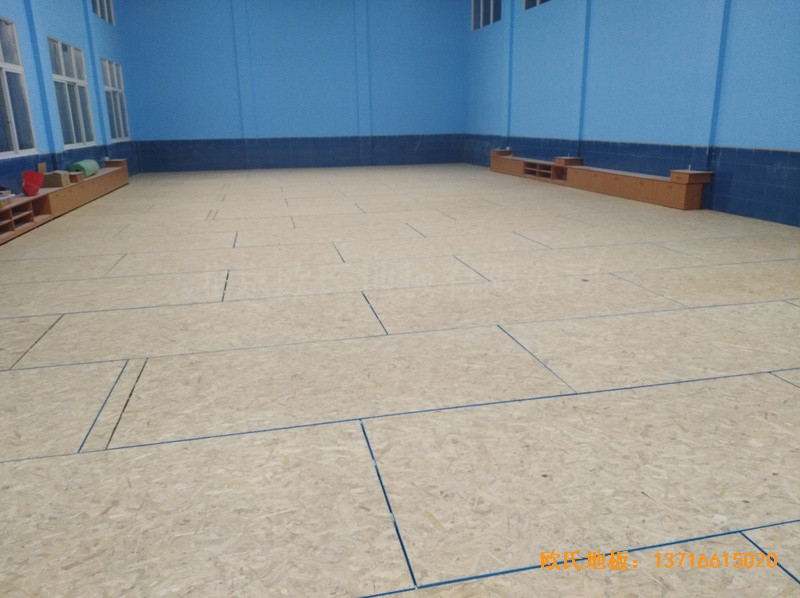 湖南婁底市建設銀行羽毛球館體育木地板安裝案例2