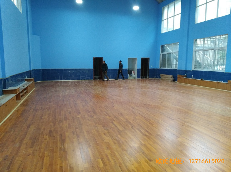 湖南婁底市建設銀行羽毛球館體育木地板安裝案例5