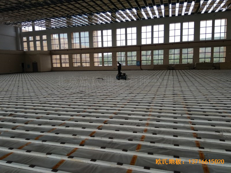 湖南岳麓南雅湘江中學(xué)籃球館體育木地板鋪裝案例1