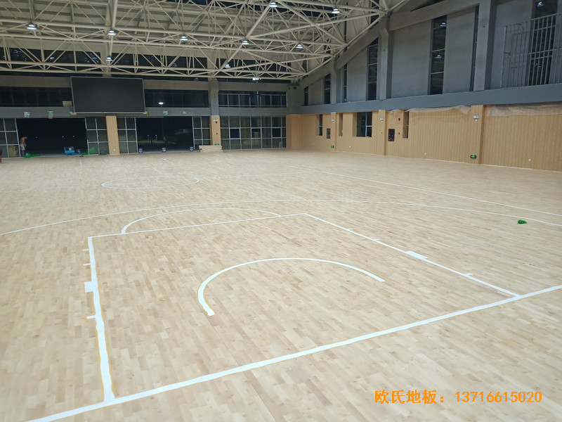 湖南楊山實驗中學(xué)體育館運動木地板鋪裝案例4