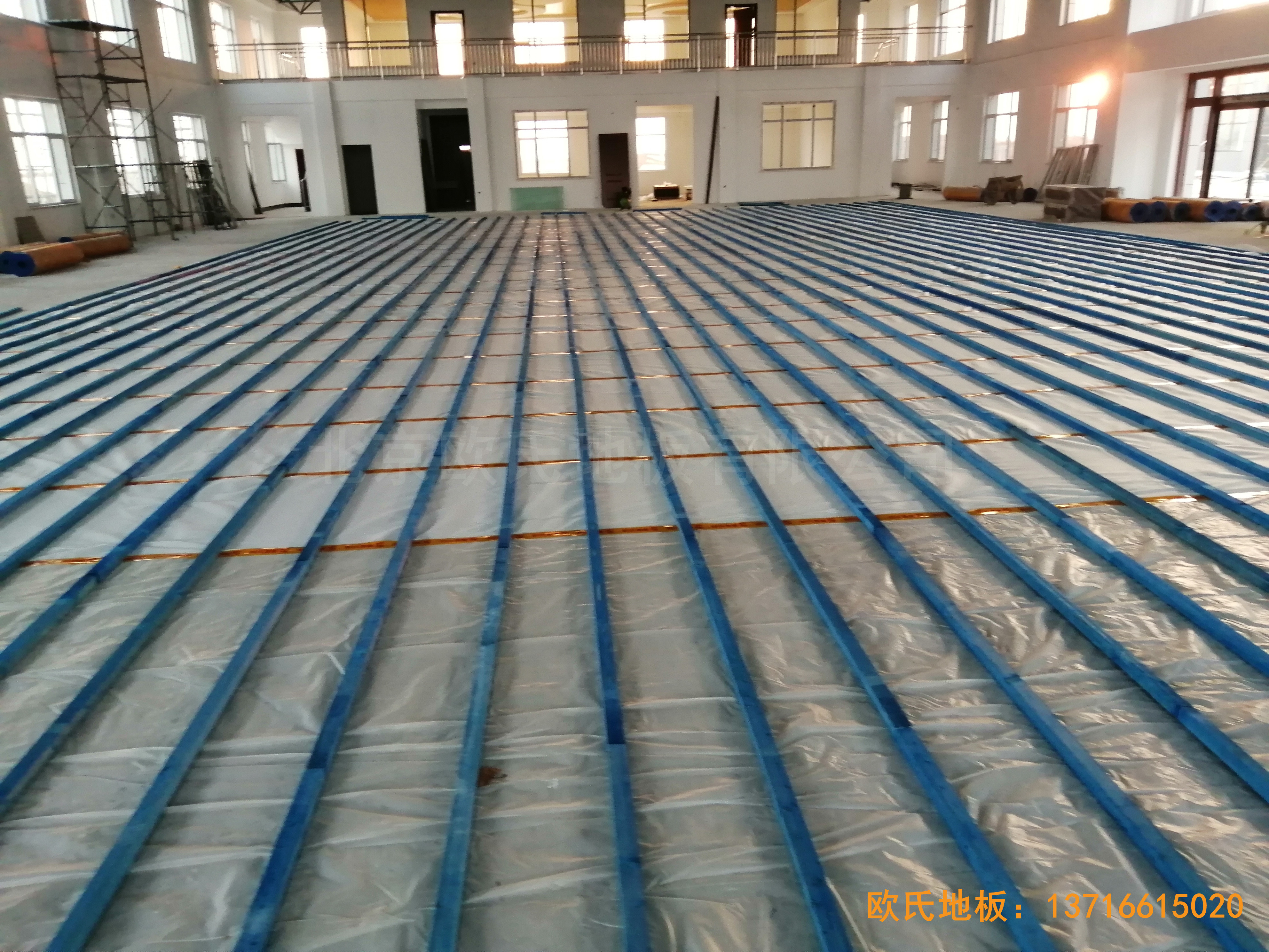 萊州銀海工業(yè)園消防特訓(xùn)隊籃球館體育地板鋪裝案例1