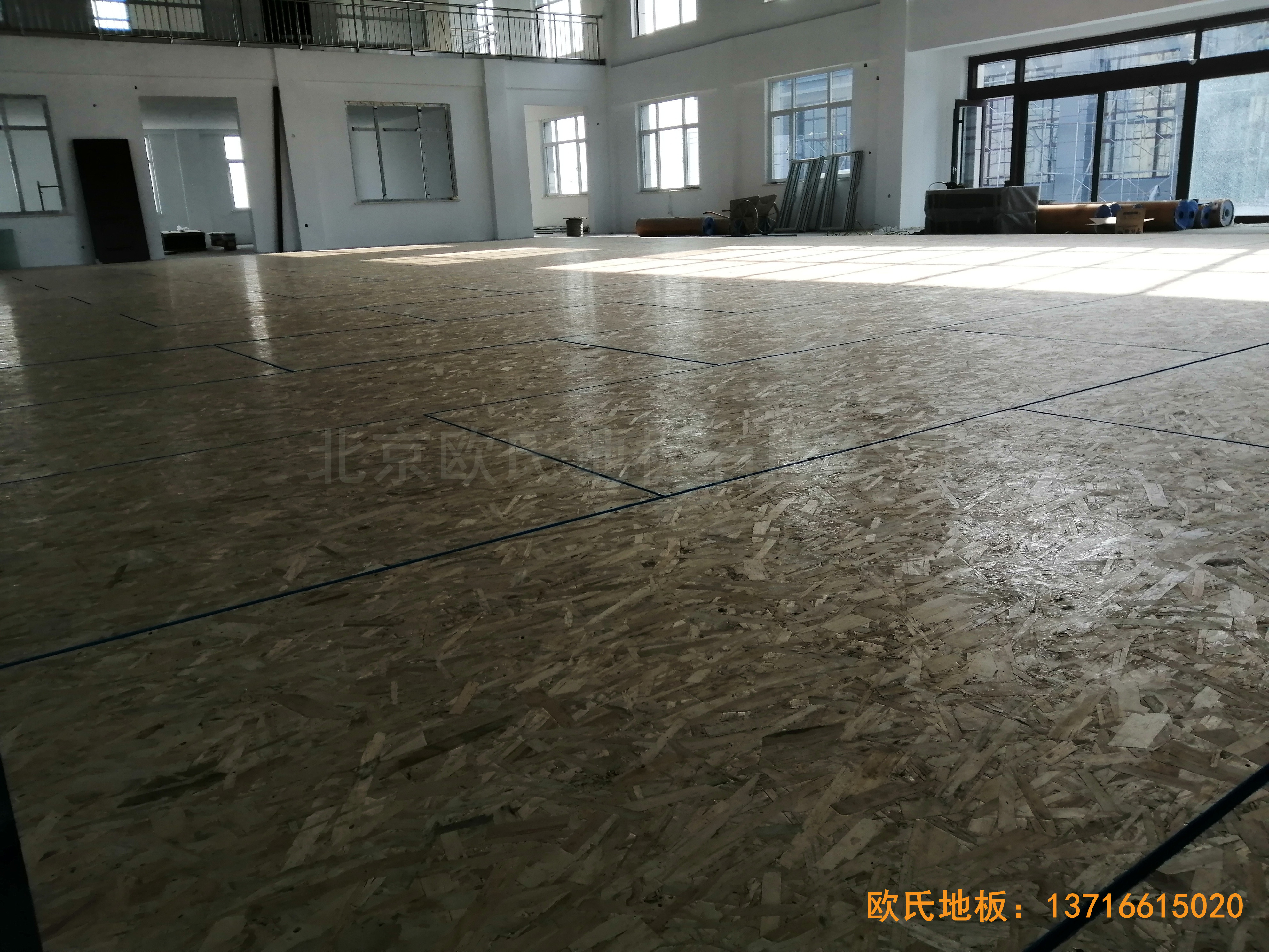 萊州銀海工業(yè)園消防特訓(xùn)隊籃球館體育地板鋪裝案例2